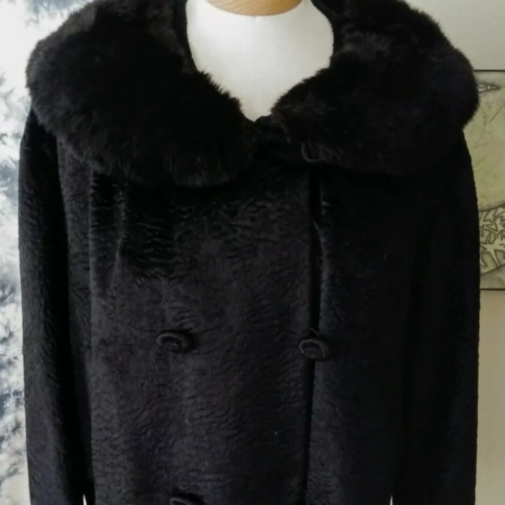 Vintage Betty Rose fur trim collar textured swing coat.
